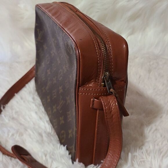 💯 Authentic Louis Vuitton Handbag 🍀 - Picture 12 of 17